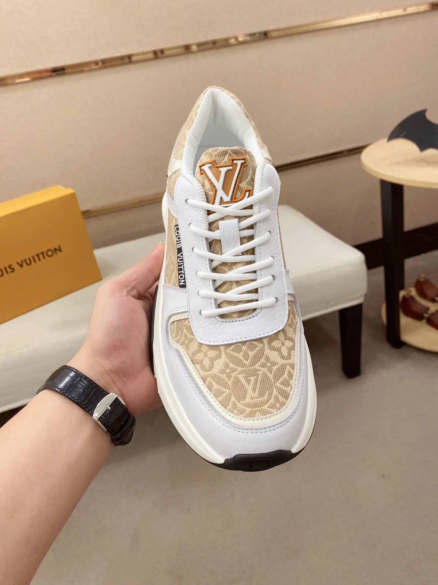 Men's shoes💰 462💰louis vuitton (Louis Vuitton/lv)🔍🔍The new counters are on sale at the same time. The uppers are imported from Italy. ️Re-engraved🇮🇹💪💪, ⚠Sole: The original sole is specially provided by the original factory, the exclusive movable molded sole is super comfortable, ⚠Original factory follow-up goods, 🔍🔍high quality, you can go in and out of the counter at will, welcome to compare⚠. Code number: 38-44 (45/46 customized, non-refundable)